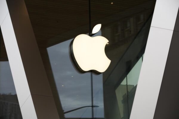 Apple Offers Bonuses to Stop iPhone Engineers Joining OpenAI