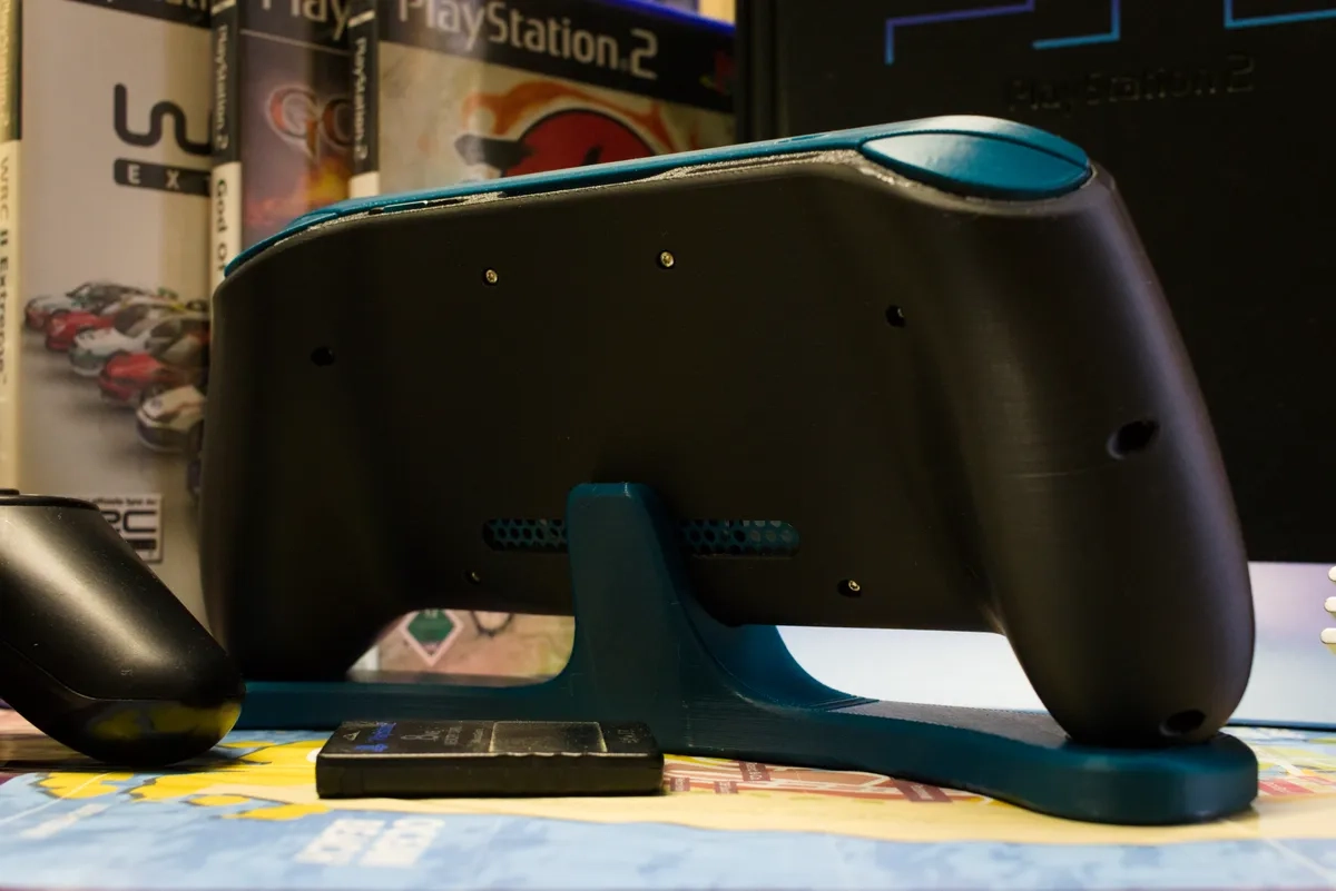 Hardcore Gamers Reverse-Engineered Sony PS2 Console